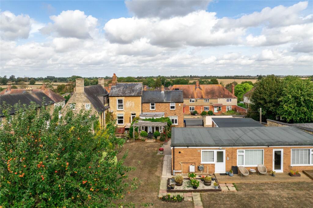 6-bed semi-detached on High Street, Potterspury, Towcester, Northamptonshire, NN12, £800,000