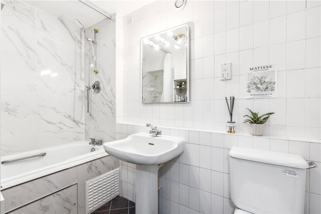 Apartment in London - More