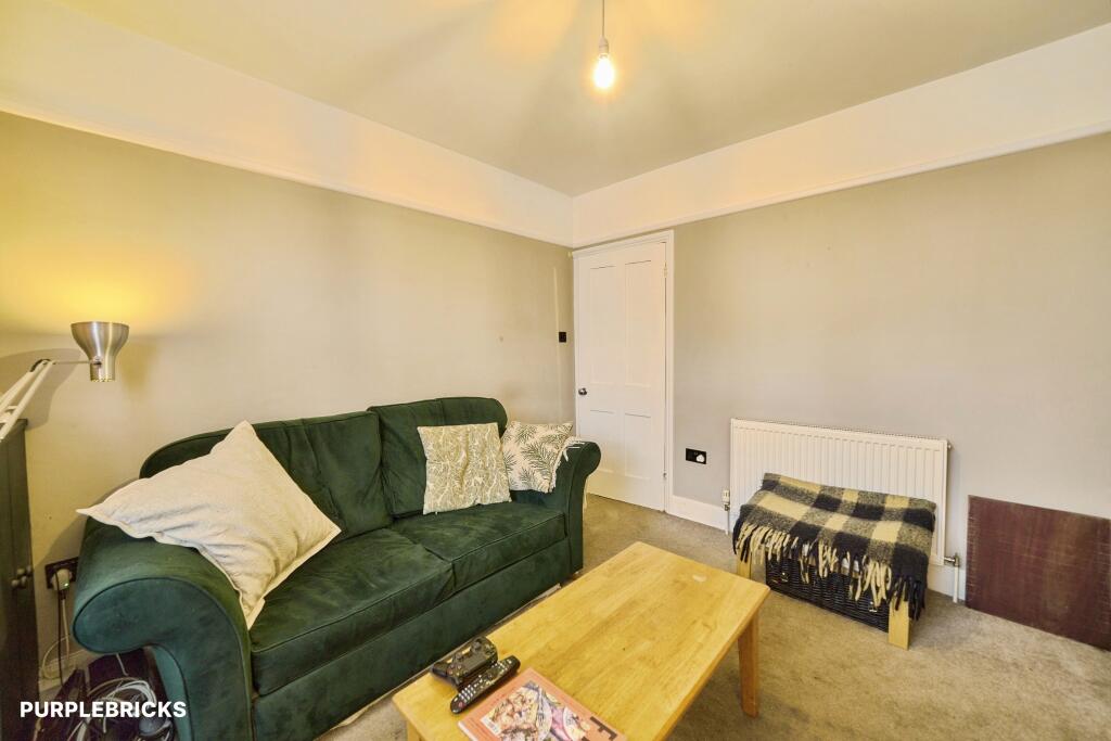 House in Runnymede, Egham Hythe - More