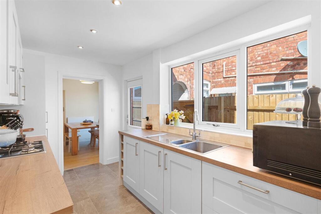 House in Kettering, Burton Latimer - More