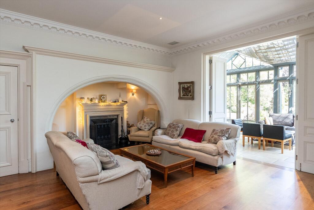 House in London, Cottenham Park, Raynes Park - View 4