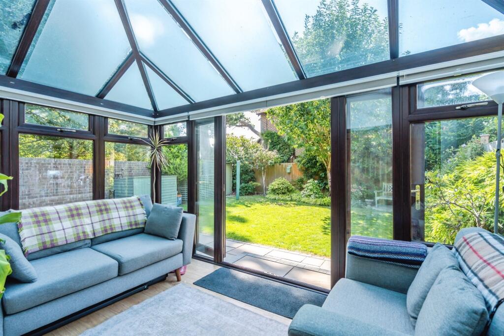 The Pines, Yapton photo 4