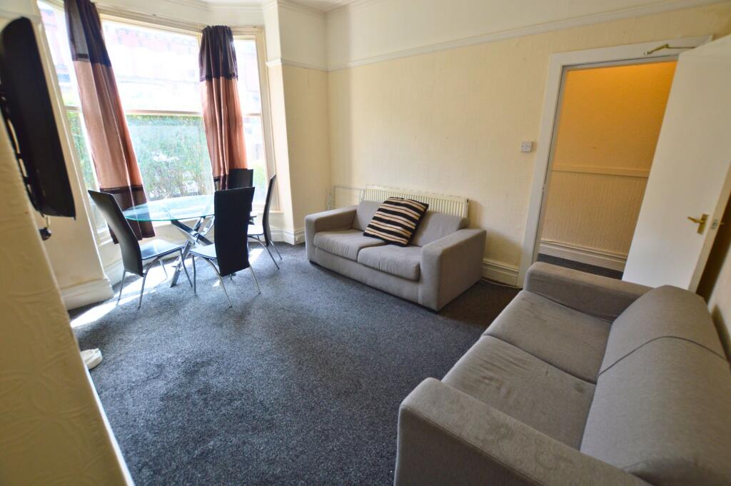 6 bedroom terraced house for rent