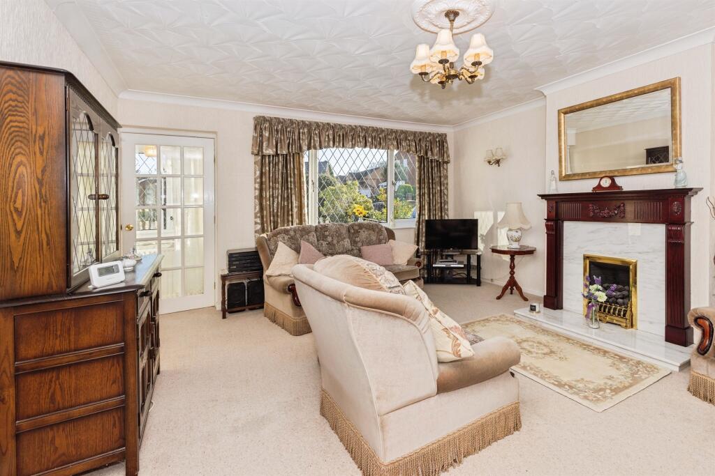 Lynwood Drive, BARNSLEY photo 4