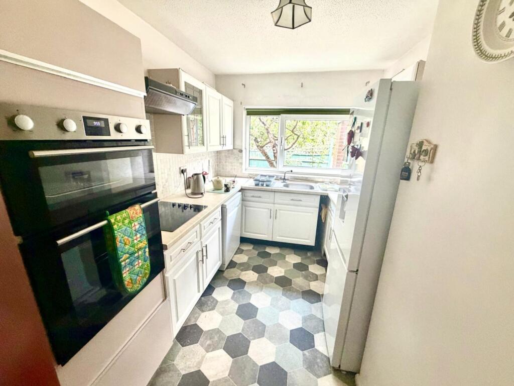 House in Runnymede, Surrey - View 3