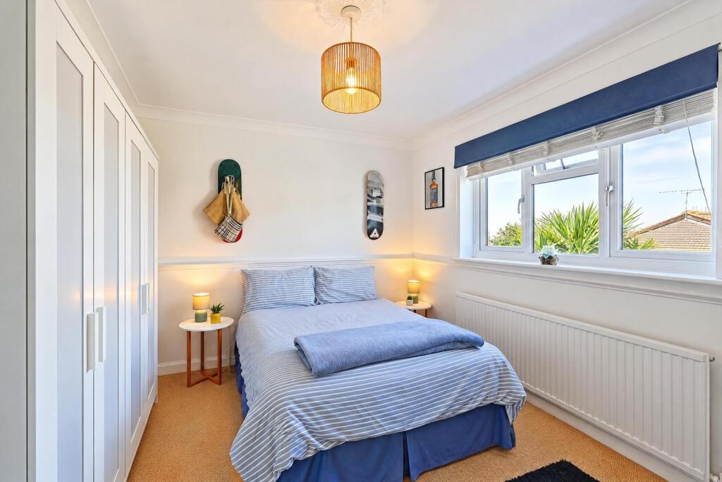House in Southend-on-Sea - More
