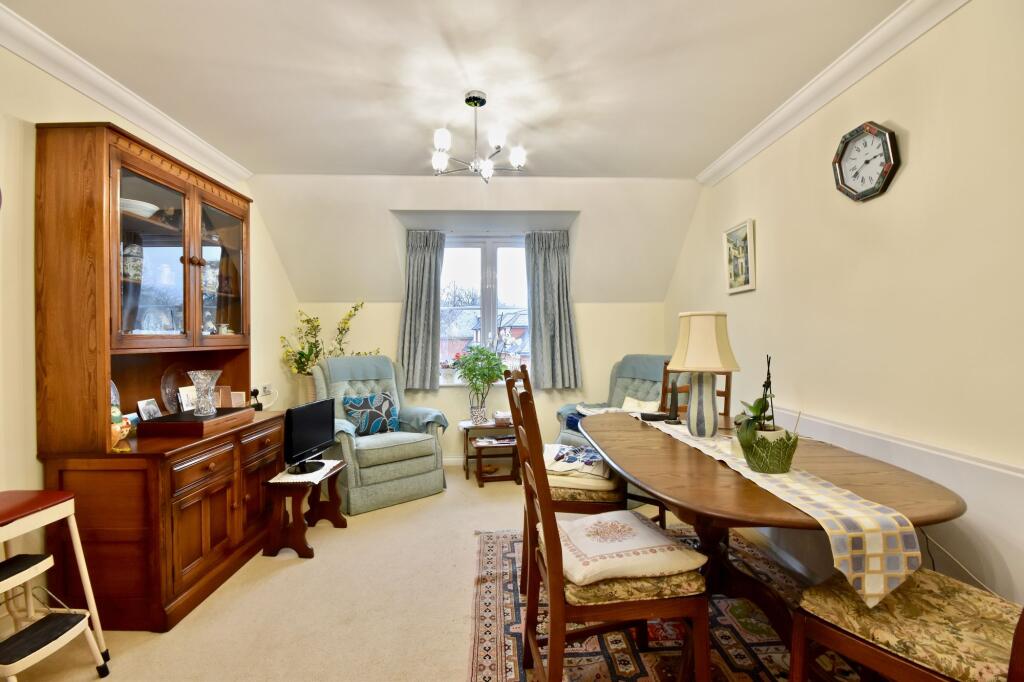 Leatherhead Road, Headley Lodge Leatherhead Road, KT21 photo 2