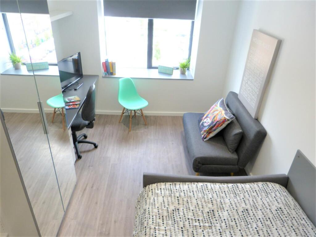 Apartment in Plymouth - View 3