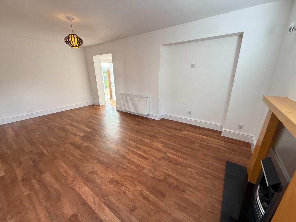 House in Dunstable, Central Bedfordshire - More