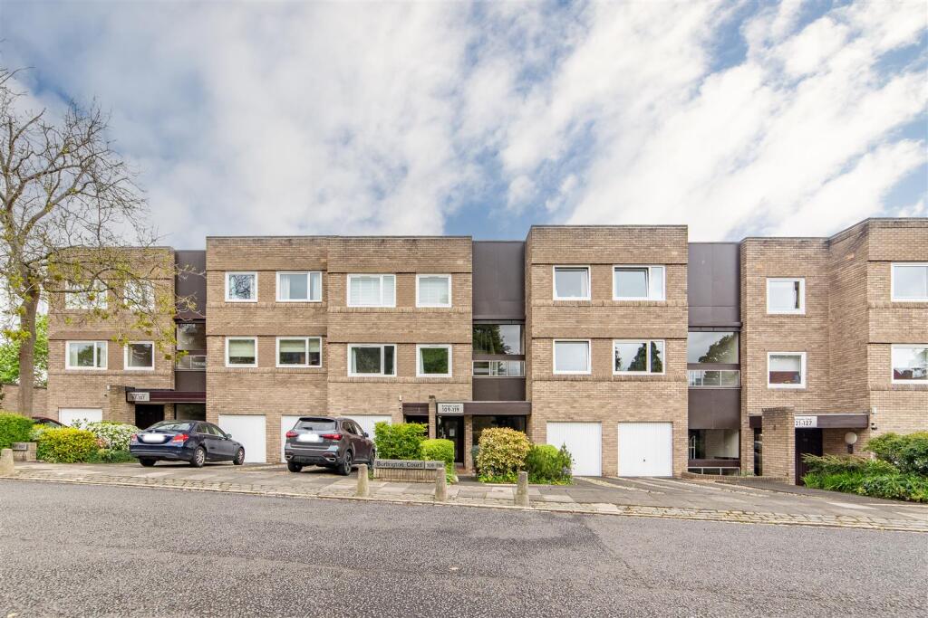 2-bed flat on Burlington Court, Adderstone Crescent, Jesmond, NE2, £230,000