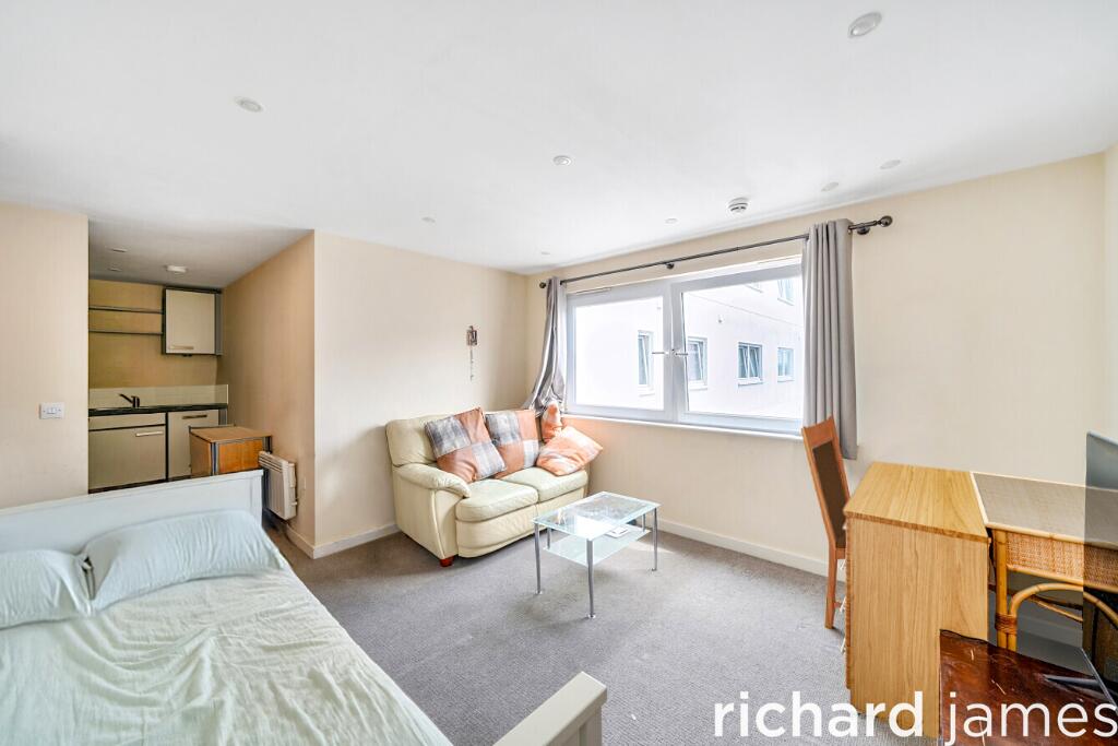 Apartment in Swindon - View 2