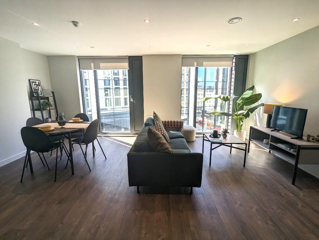 Main image of property: Wood Street, Cardiff(City), CF10