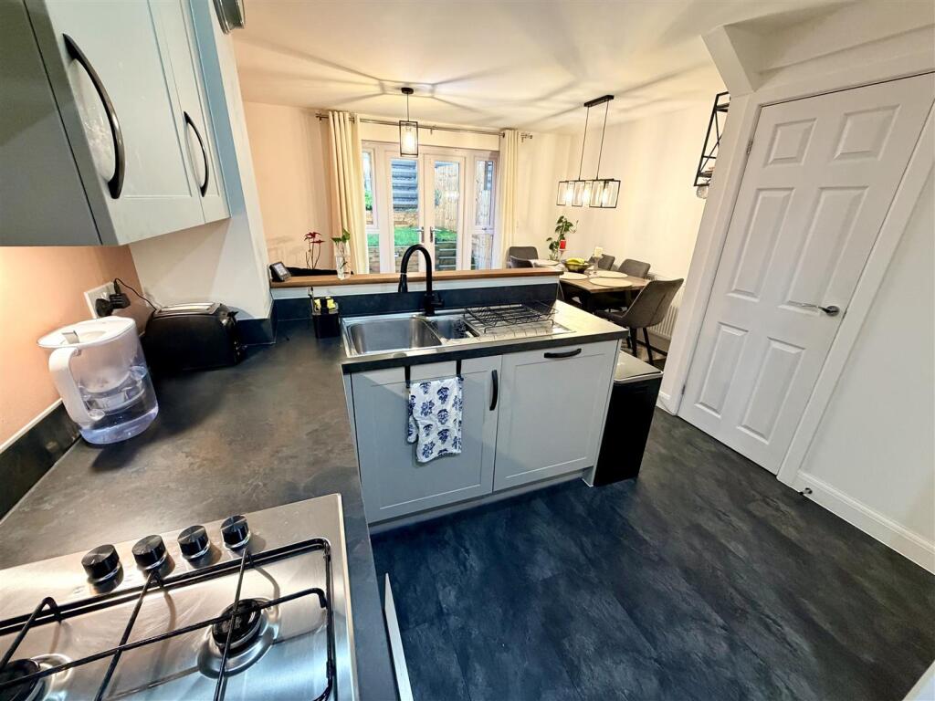 House in Nuneaton and Bedworth, Camp Hill - More