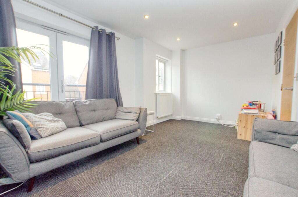 Watson Court, Hedge End, SO30 photo 4