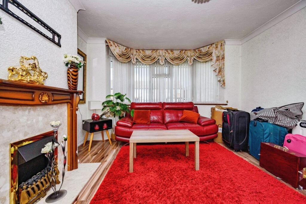 House in Luton - View 2