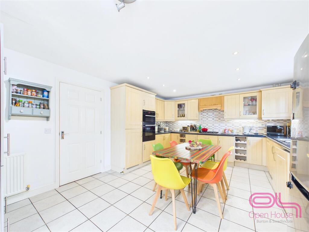 House in South Derbyshire, Coton Park - View 5