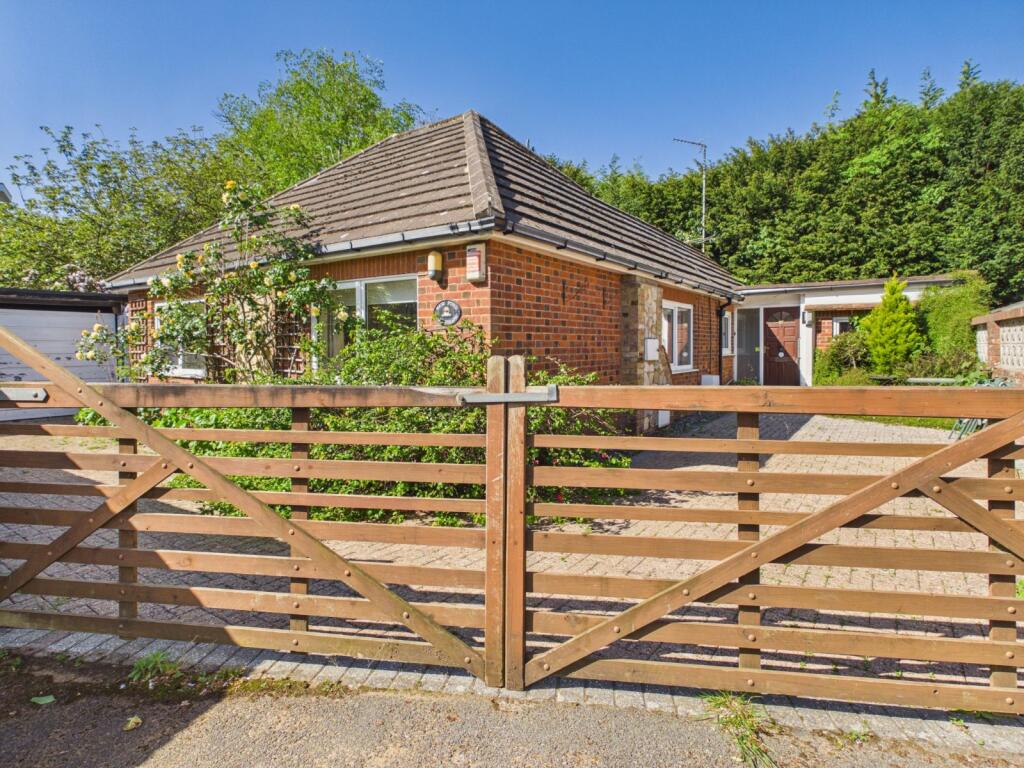 Main image of property: Oxford Road, Gerrards Cross, Buckinghamshire, SL9