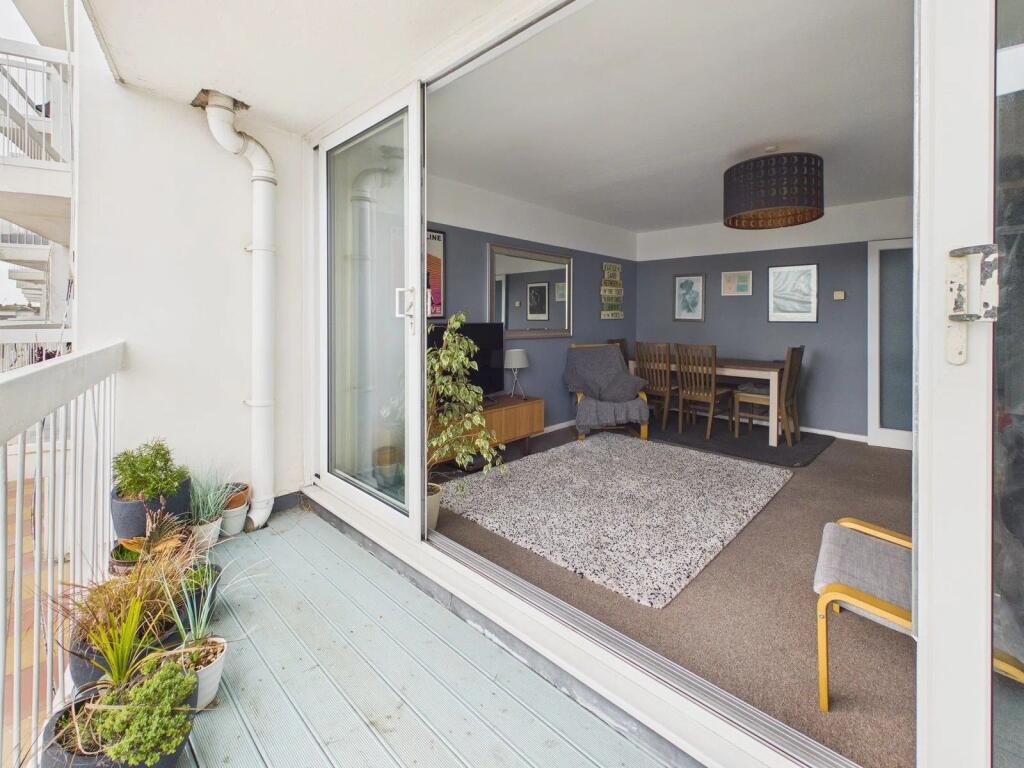 Apartment in Adur, Shoreham Beach, Shoreham-by-Sea - View 5