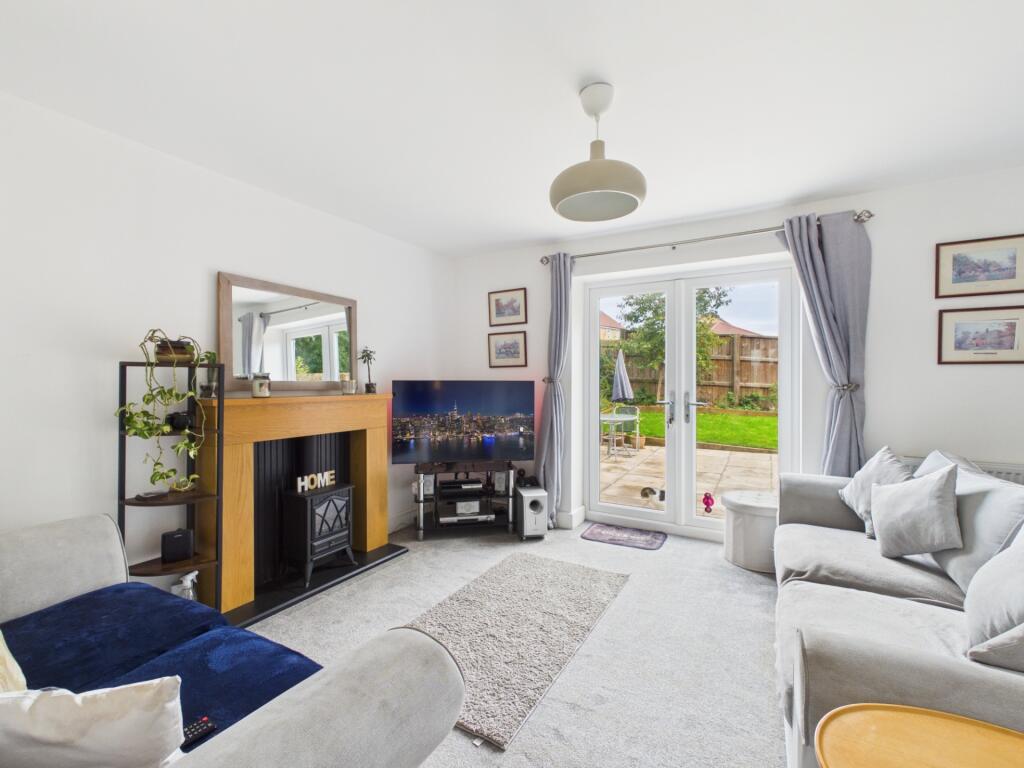 House in Long Buckby, West Northamptonshire - View 2