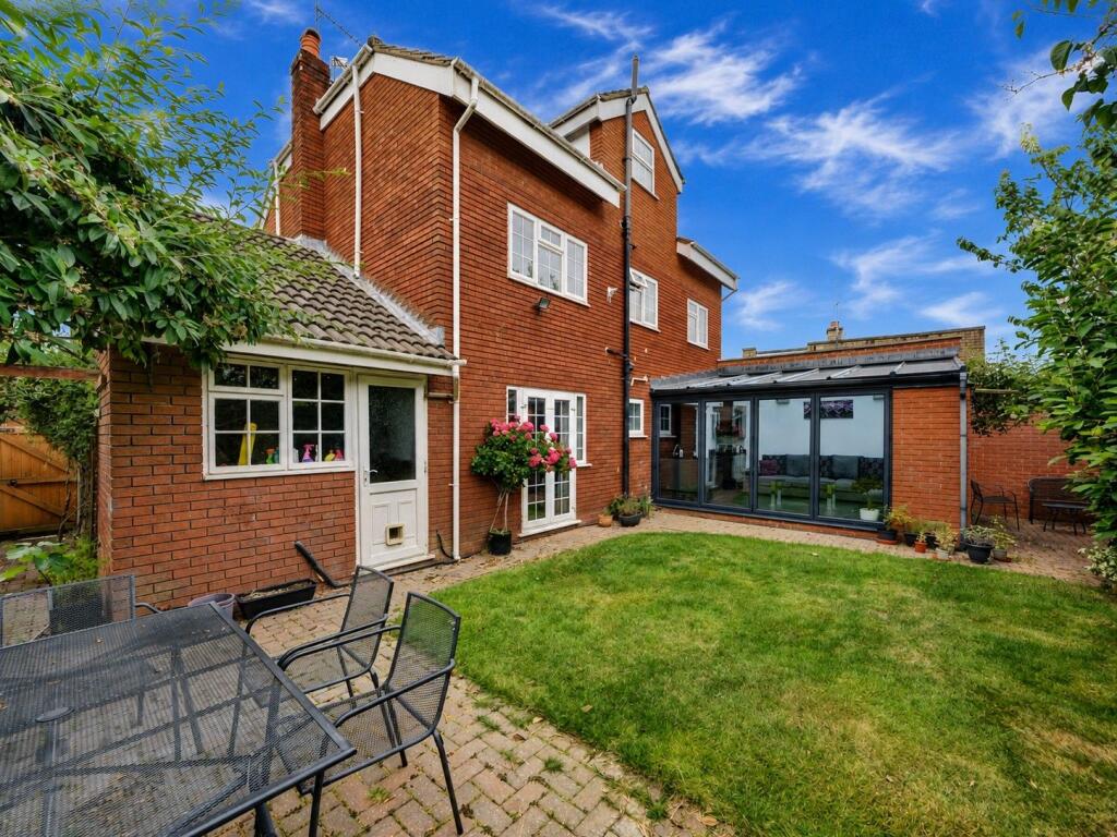 The Crescent, Lymm, WA13 0JY photo 4
