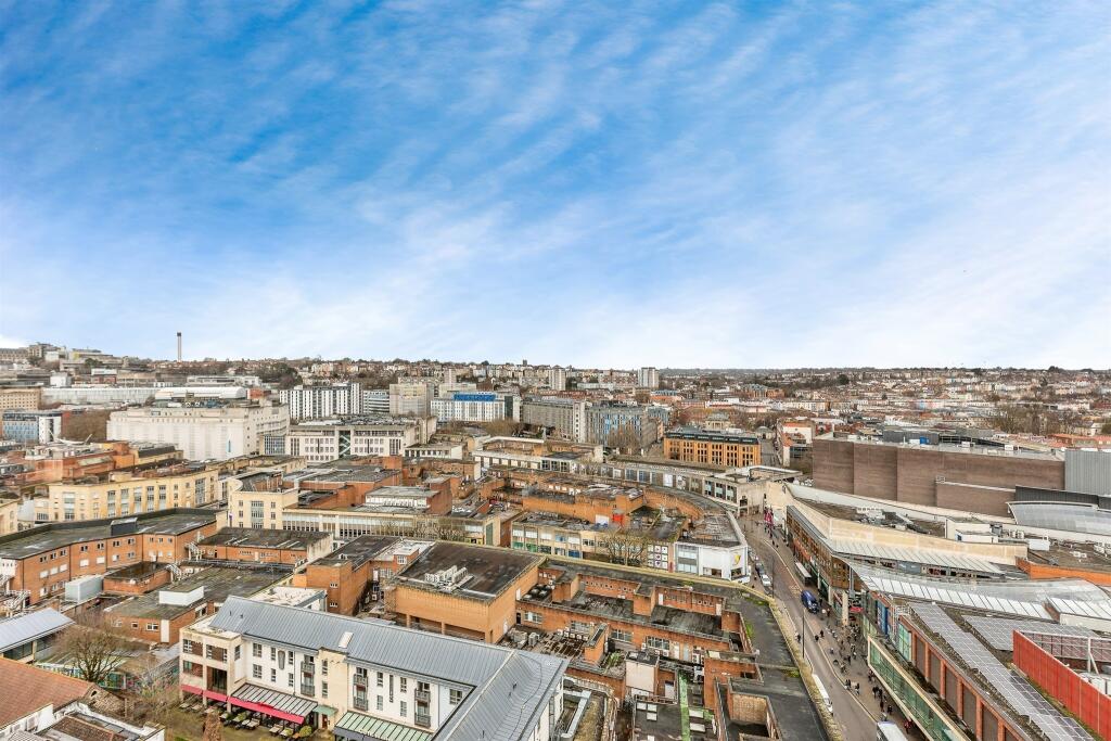 Apartment in Bristol, Finzels Reach, City Centre - View 4