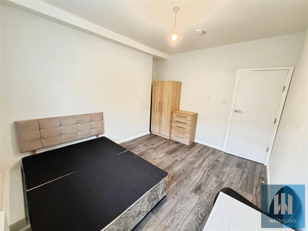 Apartment in Kirklees, West Yorkshire - View 5