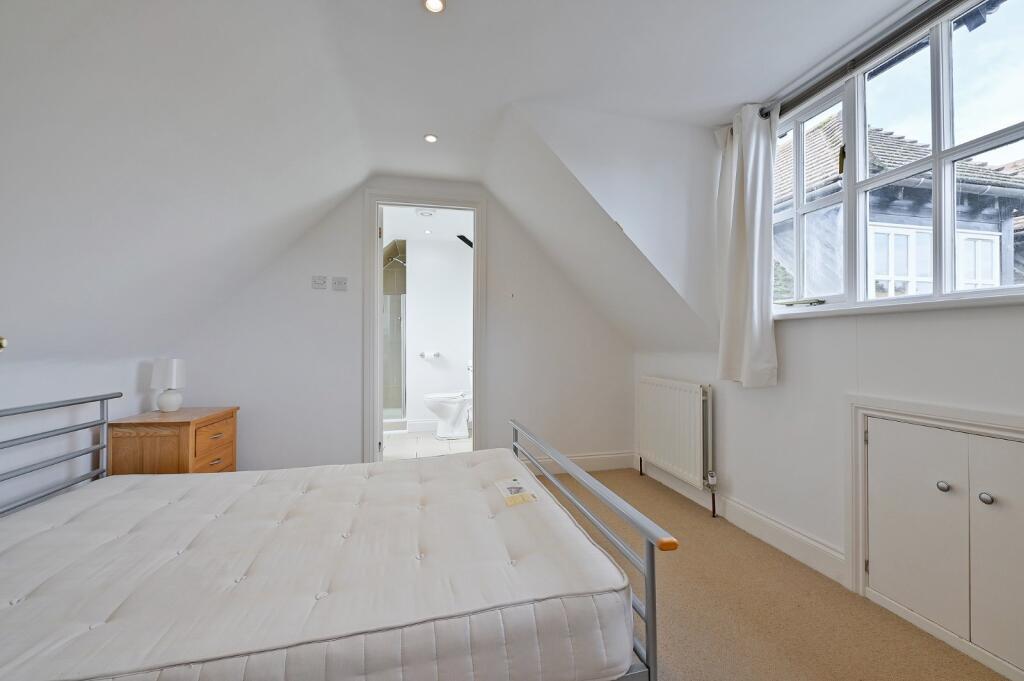 Apartment in Slough - More