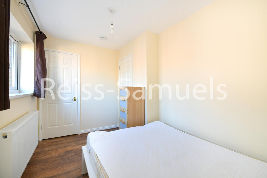 5 bedroom town house for rent