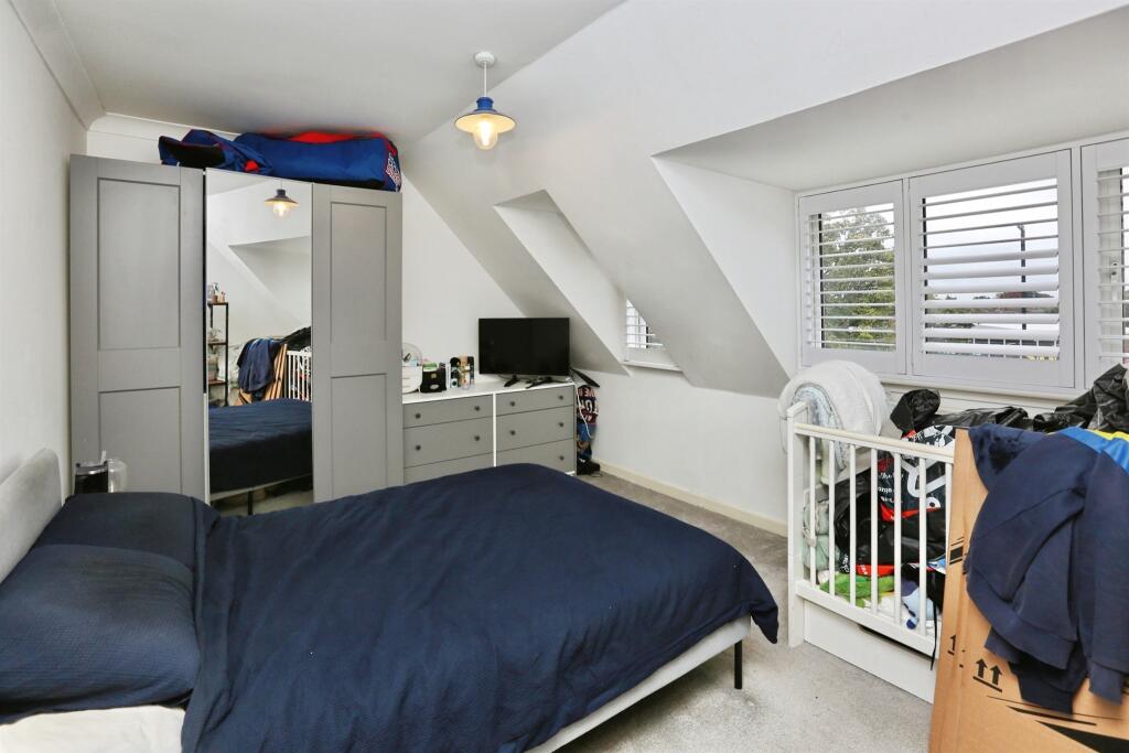 Apartment in Southampton - View 5