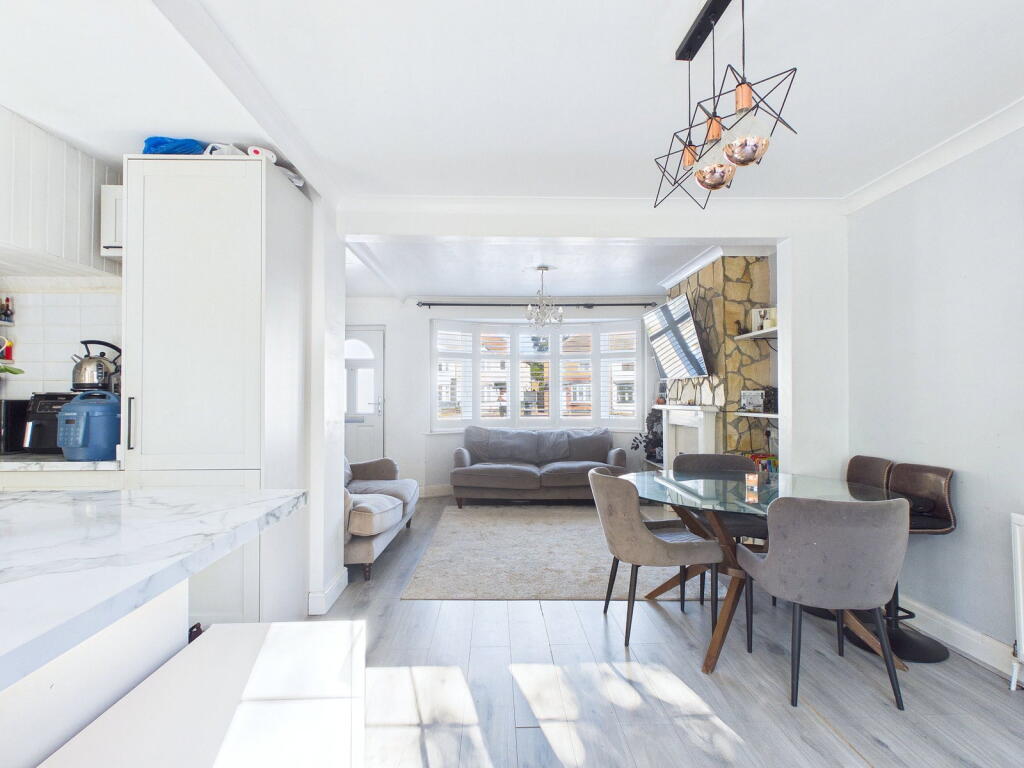 House in Watford, Kingswood - More