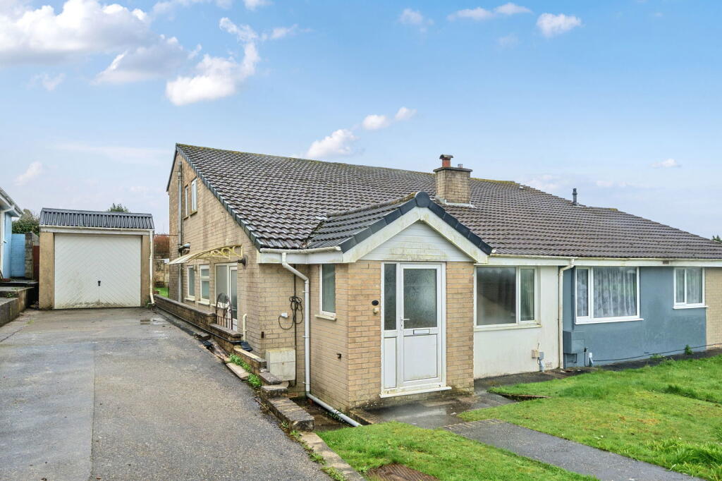 3-bed semi-detached on Broadmead, Callington, PL17, £240,000