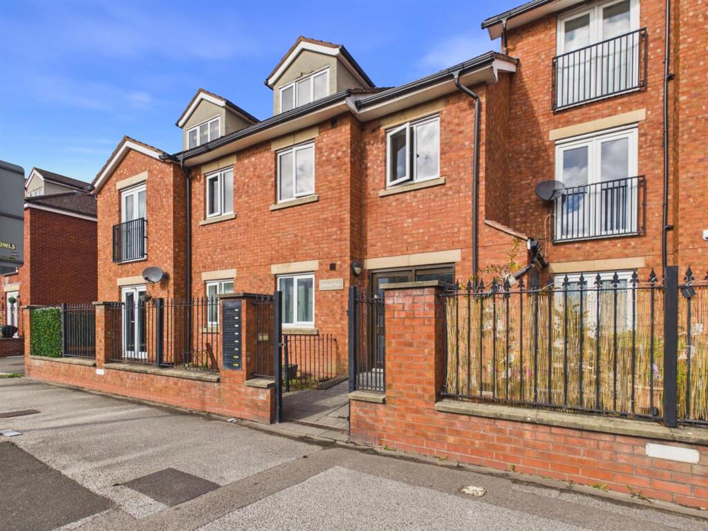 Main image of property: Heath End Road, Stockingford, Nuneaton