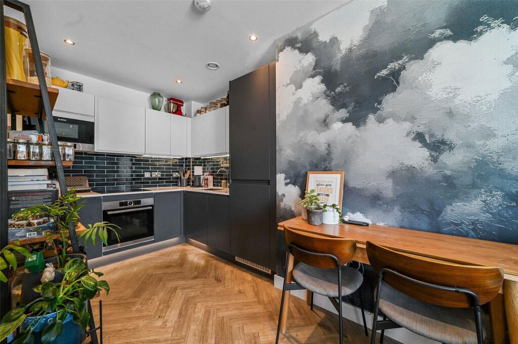 Apartment in London - View 3