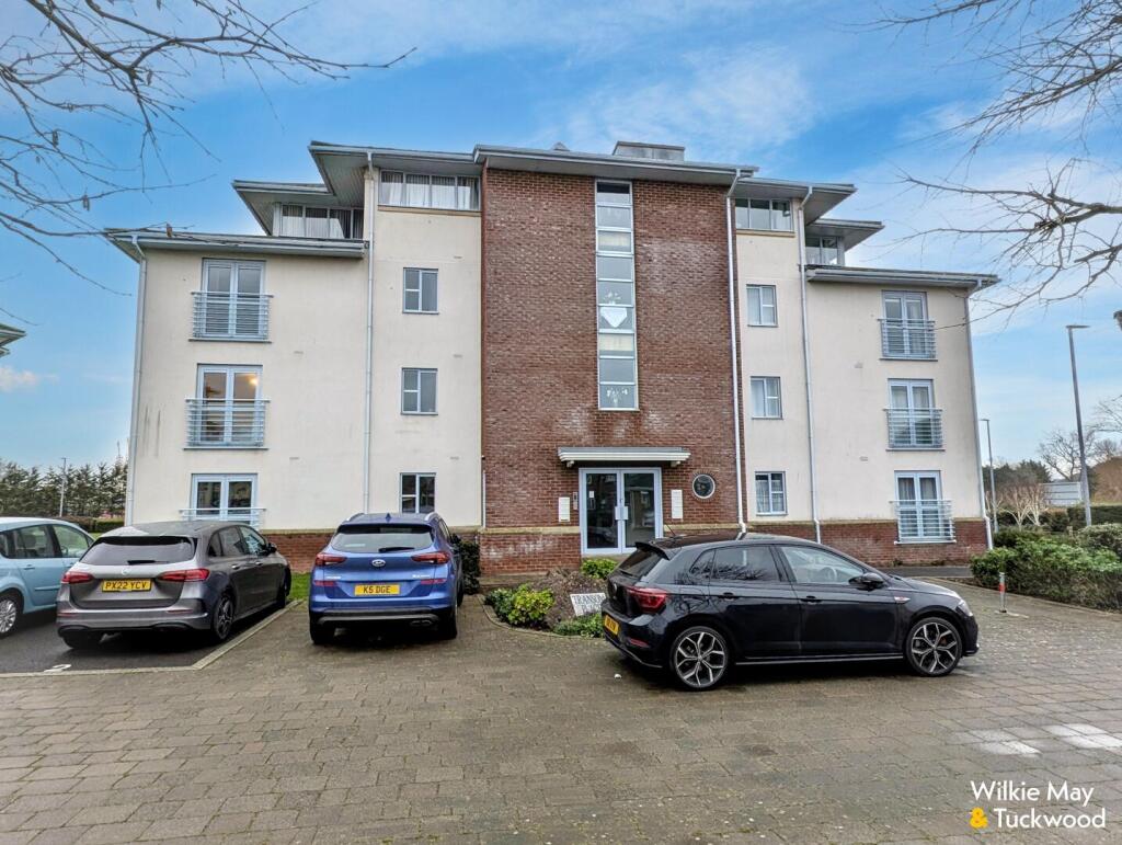 2-bed flat on Trinity Way, Minehead, £210,000