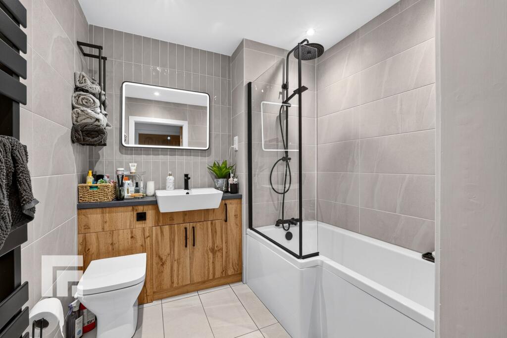 Apartment in Cardiff, Grangetown - More