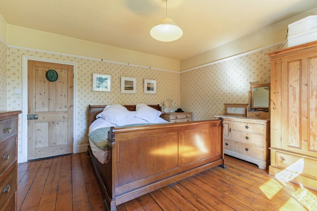 House in Three Rivers, The Cedars Estate, Batchworth - More