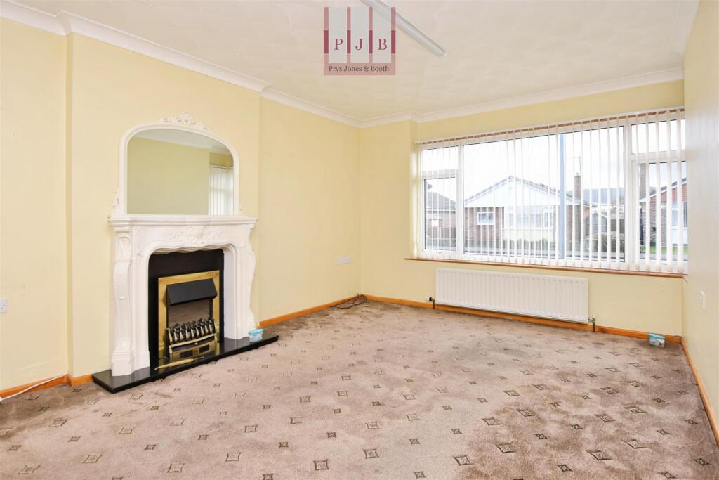 Lon Y Cyll, Pensarn, LL22 photo 2