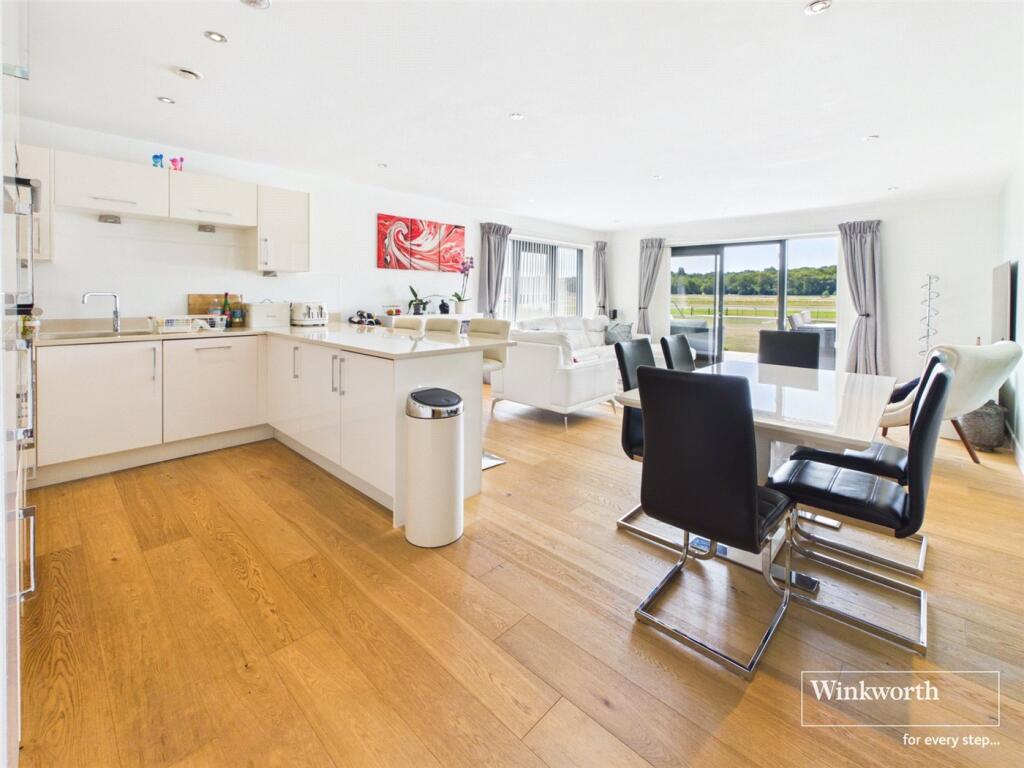 Apartment in Greenham - View 2