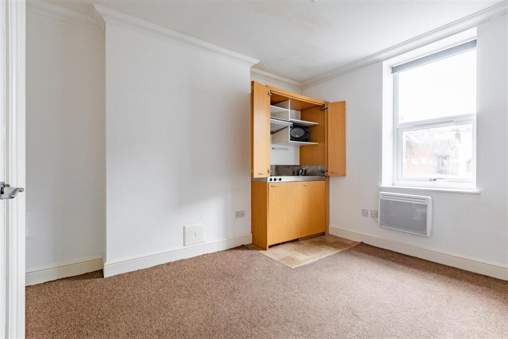 Apartment in Brighton - View 4