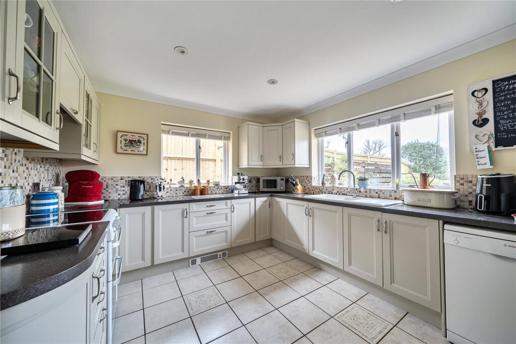 Durbans Road, Wisborough Green, Billingshurst, West Sussex, RH14 photo 3