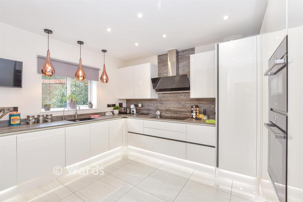 Imperial Way, Singleton, Ashford, Kent photo 4