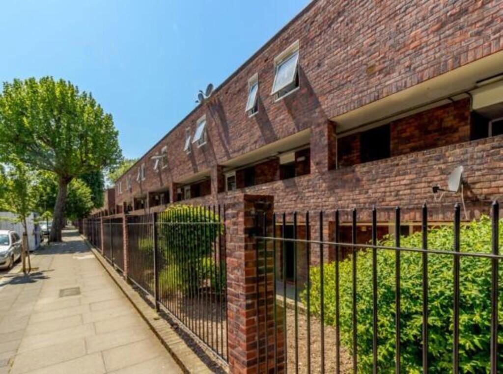 1-bed apartment on 46 Fernhead Road, London, W9 3ES, £270,000