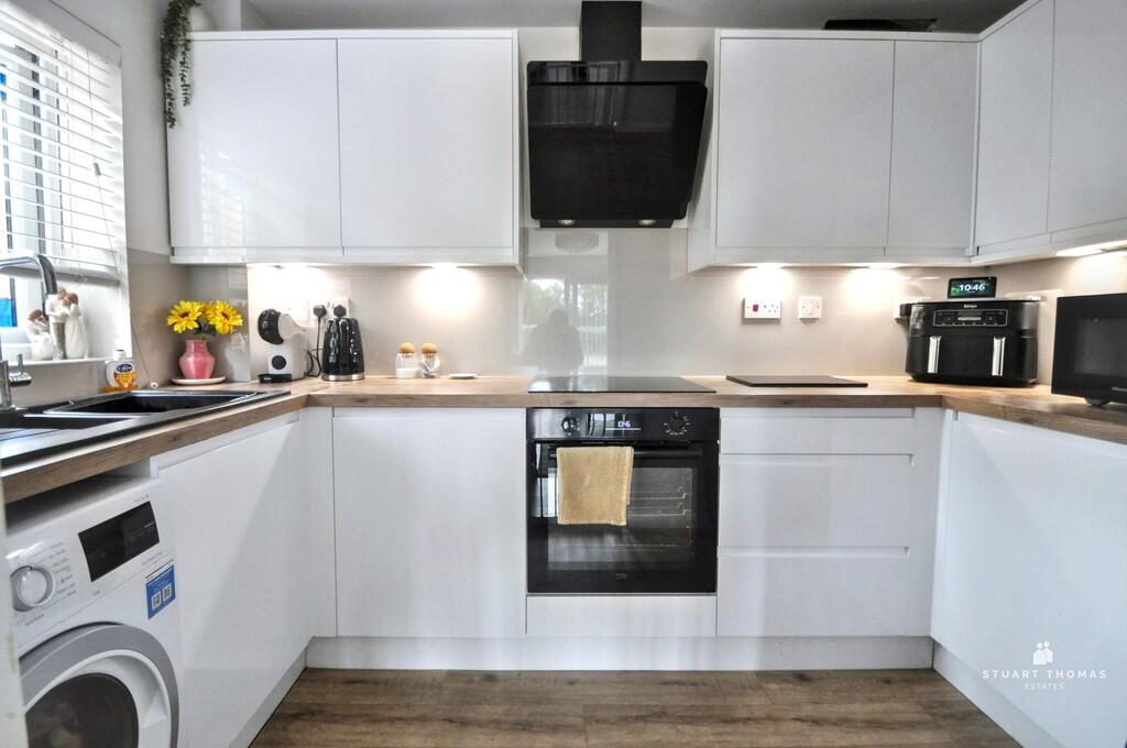 Apartment in Southend-on-Sea - View 3