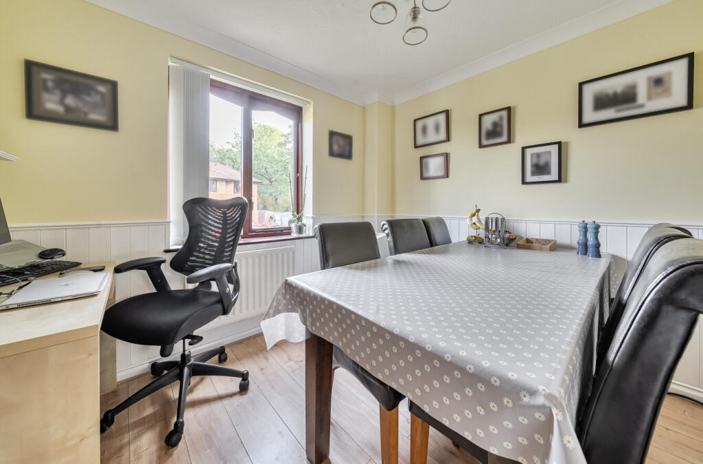 House in Newell Green, Warfield - More