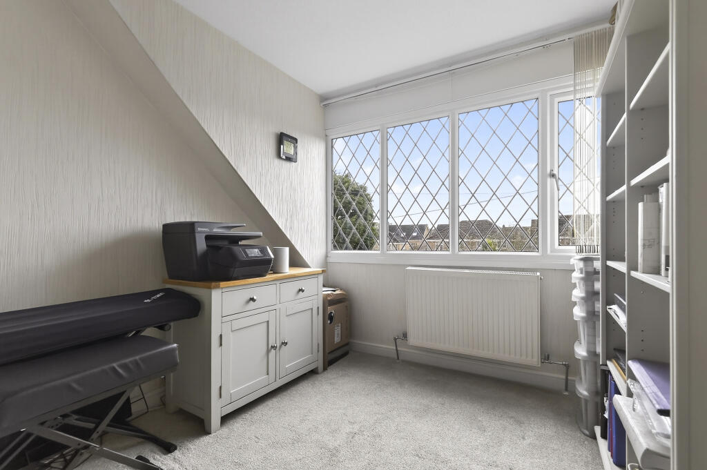 House in Birmingham, Sutton Coldfield - More