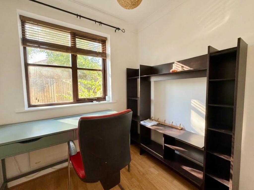 Apartment in Southampton - View 5