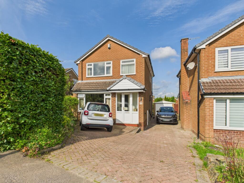 3-bed detached on Carrbrook Crescent, Carrbrook, Stalybridge, Cheshire, SK15, £320,000