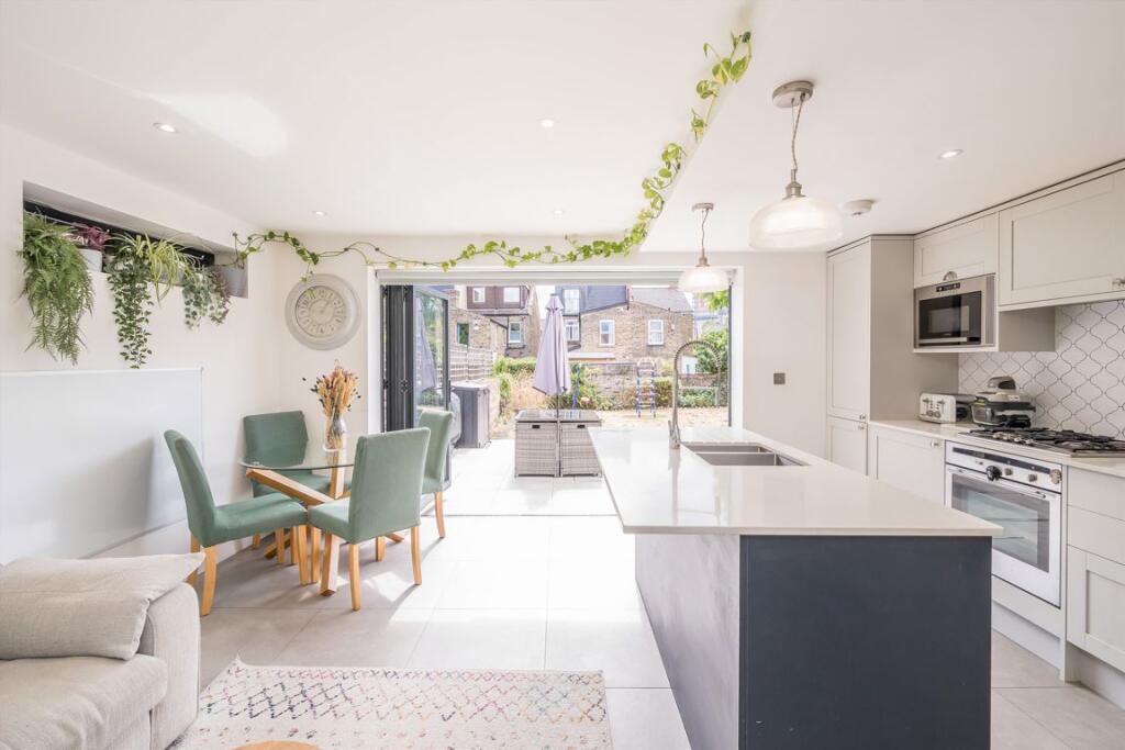 Apartment in London - View 2