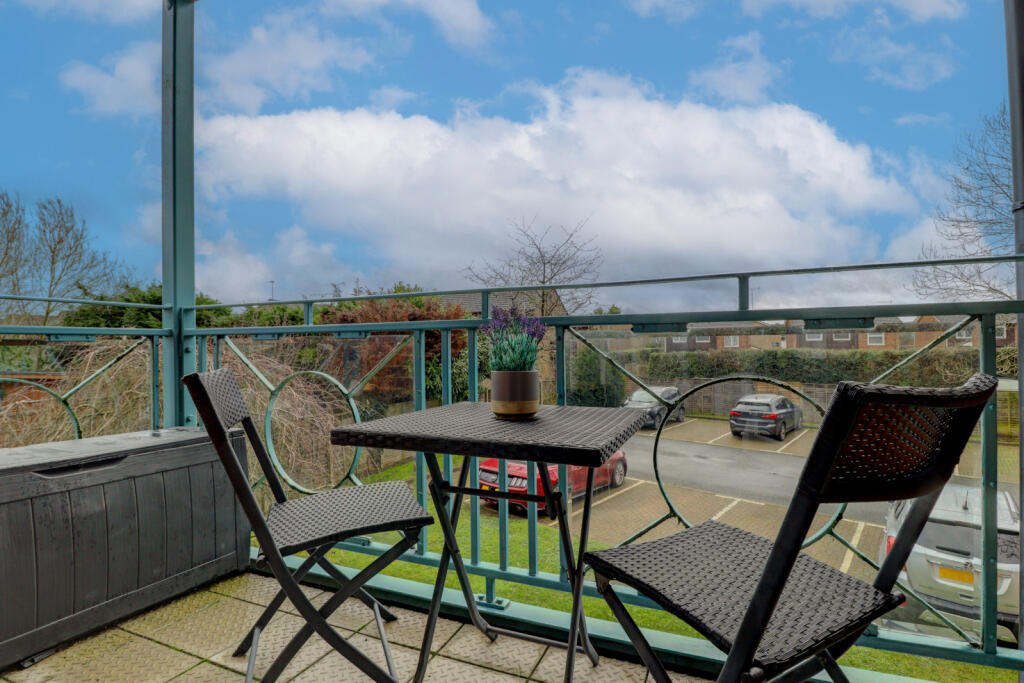 Apartment in Widmer End, Hazlemere - View 4