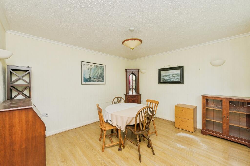 Orchard Close, Dosthill, Tamworth - View 5